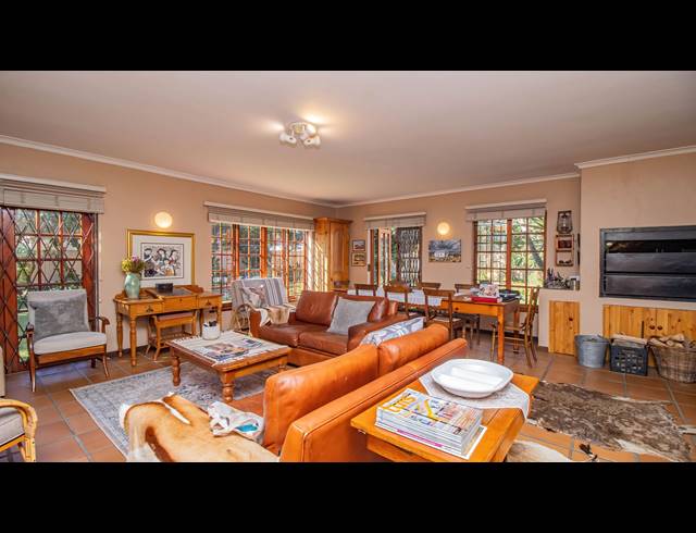 4 BEDROOM HOUSE FOR SALE IN TABLE VIEW